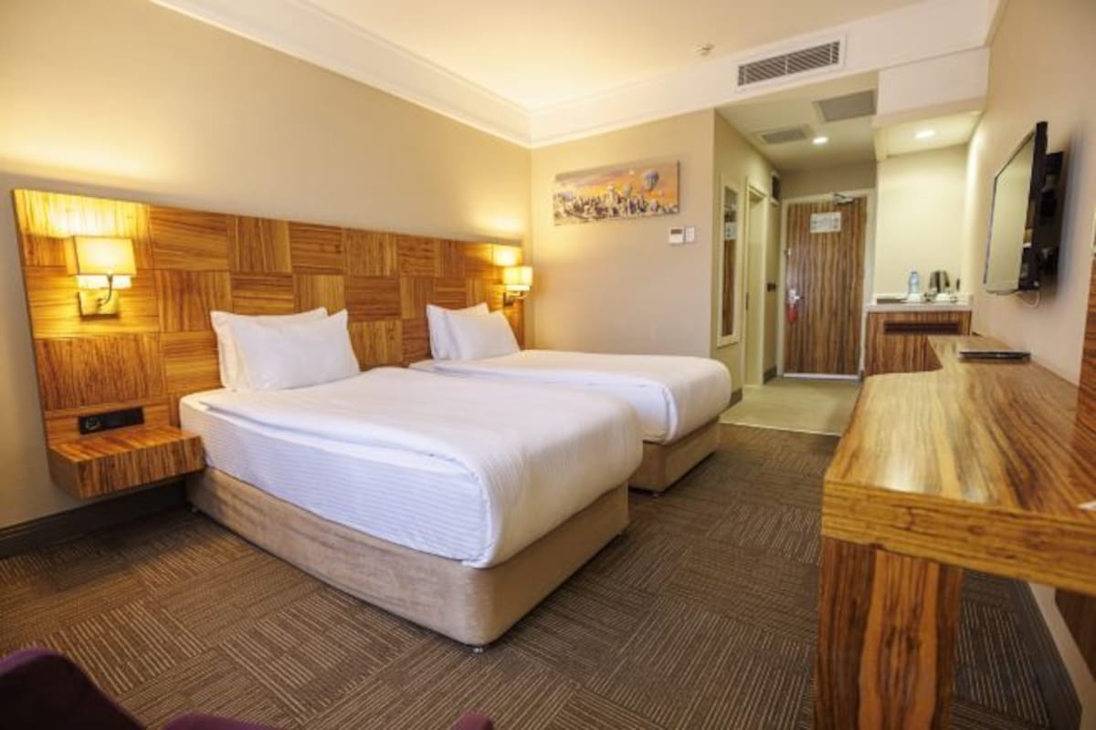 Premium bedding, in-room safe, desk, laptop workspace