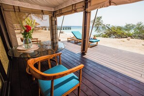Petit déjeuner, déjeuner, dîner et brunch servis sur place