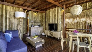 One Bedroom Sea View Bungalow | Living area