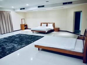 In-room safe, soundproofing, iron/ironing board, free WiFi - Marina Tower Juffair (Manama)