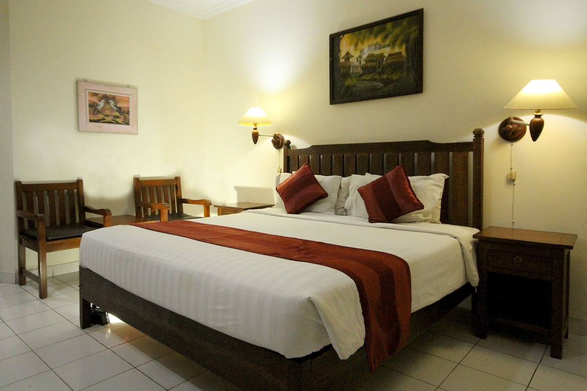 Cots/infant beds, rollaway beds, free WiFi, bed sheets