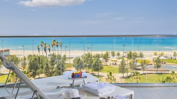 Deluxe Room, Balcony, Sea View | 1 bedroom, minibar, in-room safe, free WiFi