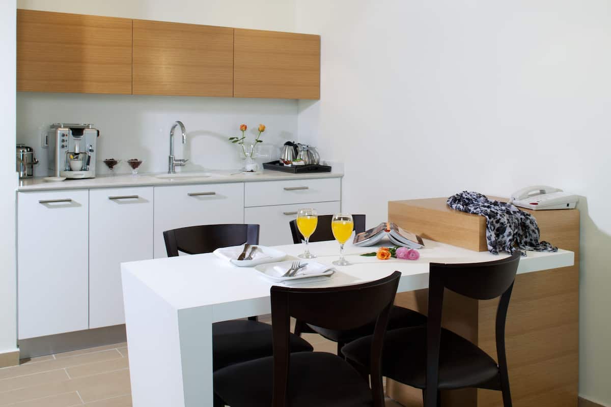 Refrigerador, cafetera/tetera