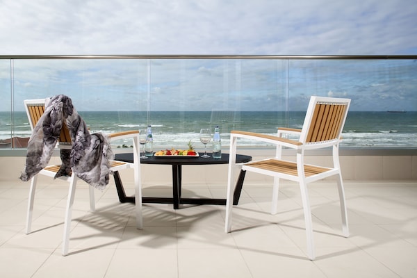 Suite ejecutiva, 1 habitación, balcón, vistas al mar | Balcón