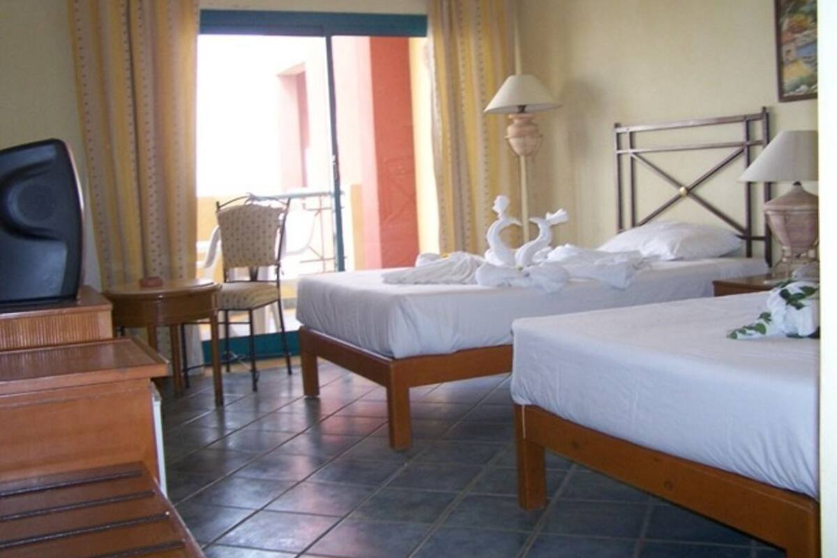 Egyptian cotton sheets, premium bedding, free minibar, in-room safe