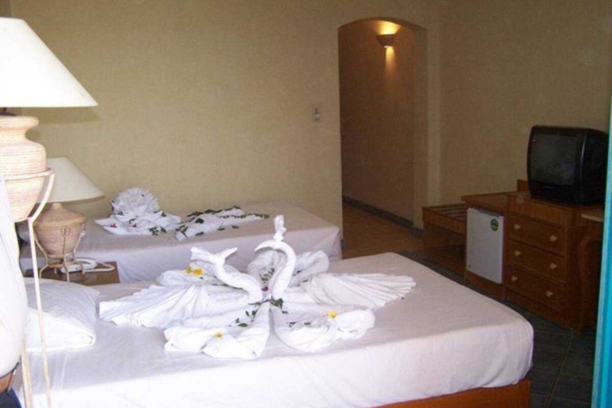 Egyptian cotton sheets, premium bedding, free minibar, in-room safe