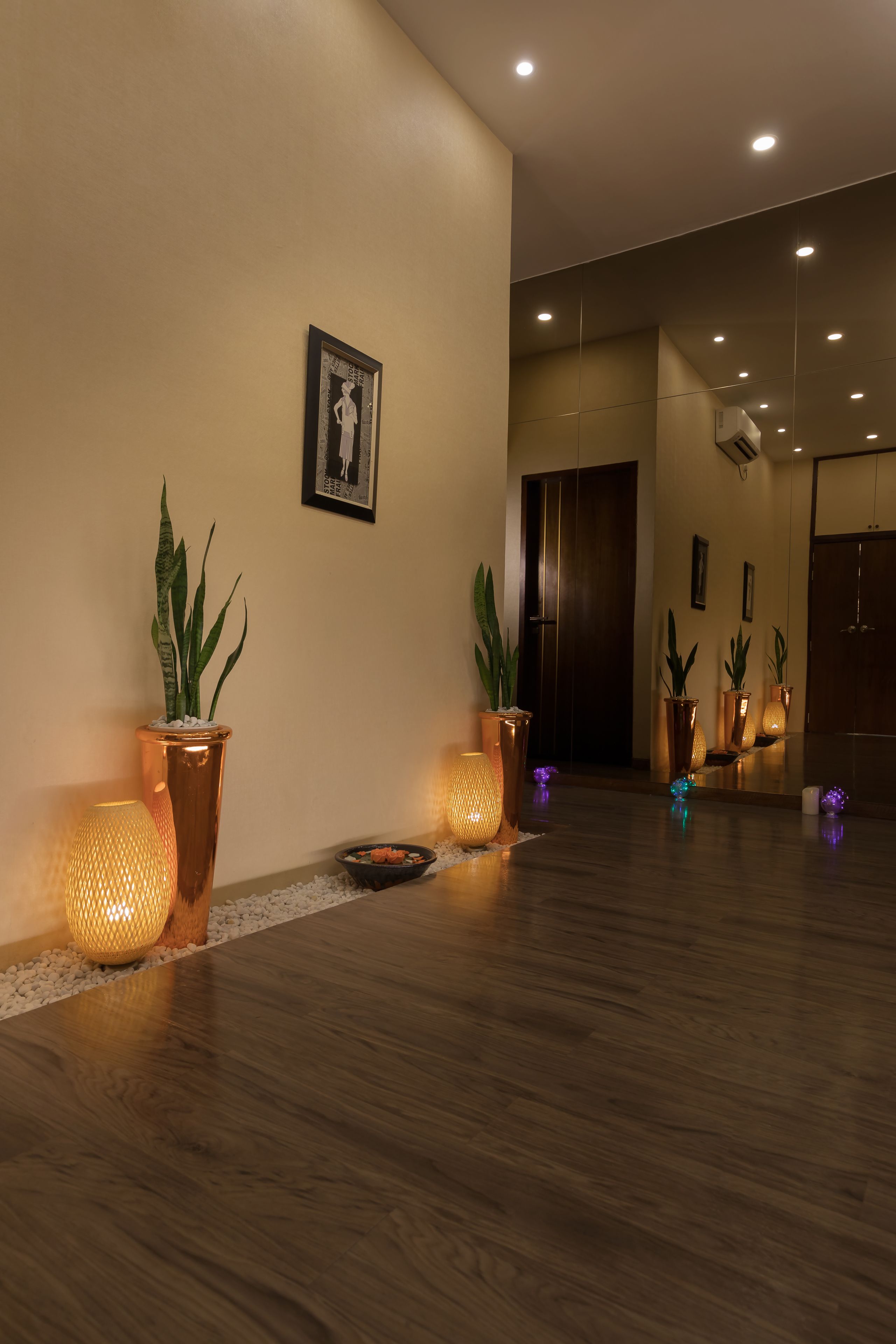 Sauna, steam room, Thai massages, 2 treatment rooms, massages