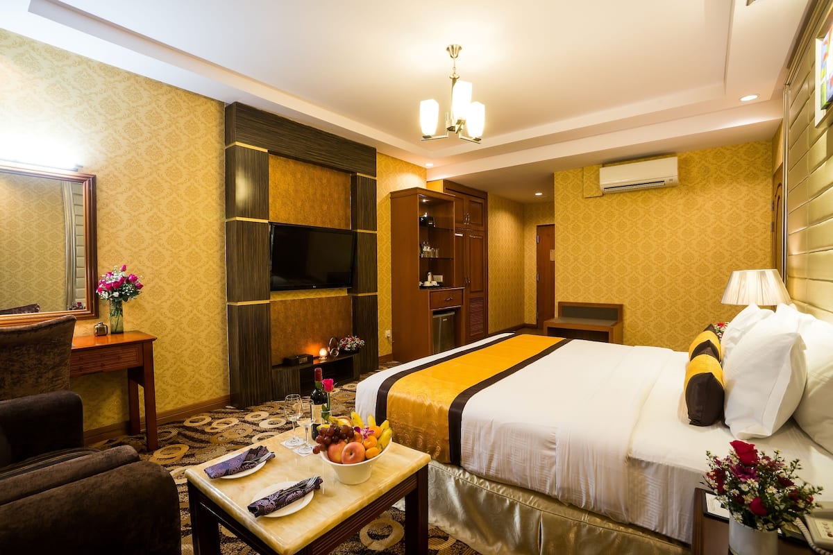 Premium bedding, Select Comfort beds, minibar, in-room safe