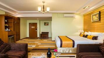 Deluxe Room, 1 Double Bed, Smoking | Premium bedding, Select Comfort beds, minibar, in-room safe