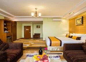 Deluxe Room, 1 Double Bed, Smoking | Premium bedding, Select Comfort beds, minibar, in-room safe - Best Western Green Hill Hotel (Yangon)