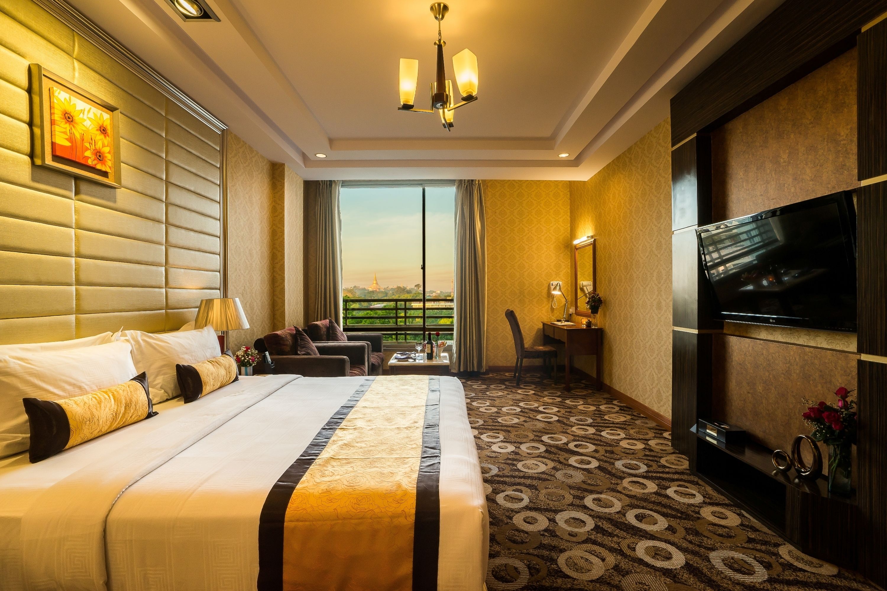 executive room, 1 double bed, non smoking | 1 bedroom, premium bedding, select comfort beds, minibar