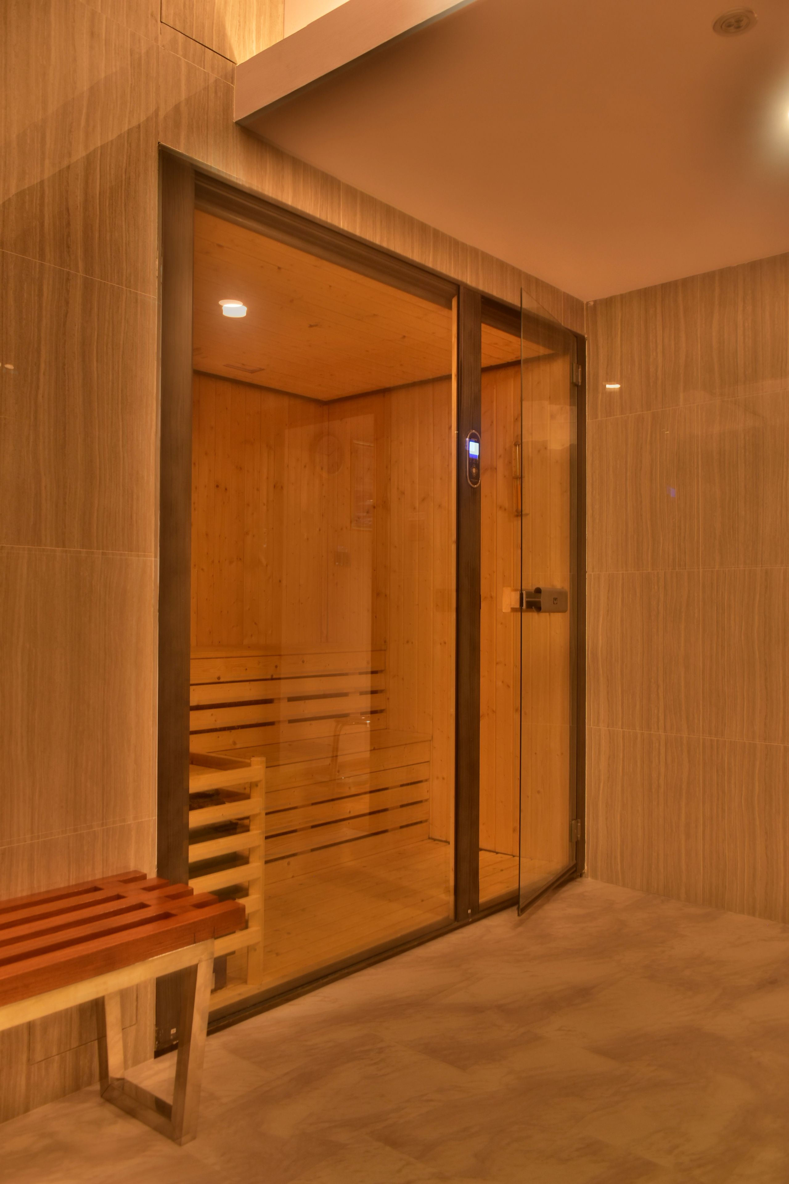 sauna, steam room, thai massages, 2 treatment rooms, massages