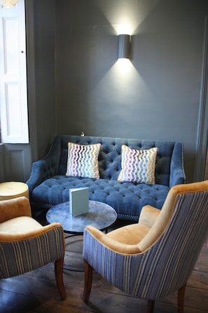 Serves lunch and dinner - The Bell Hotel Saxmundham (Saxmundham)