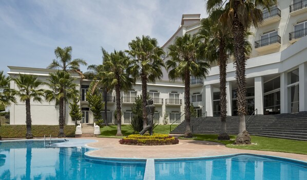 Outdoor pool - Camino Real Hotel & Suites Puebla (San Andrés Cholula)