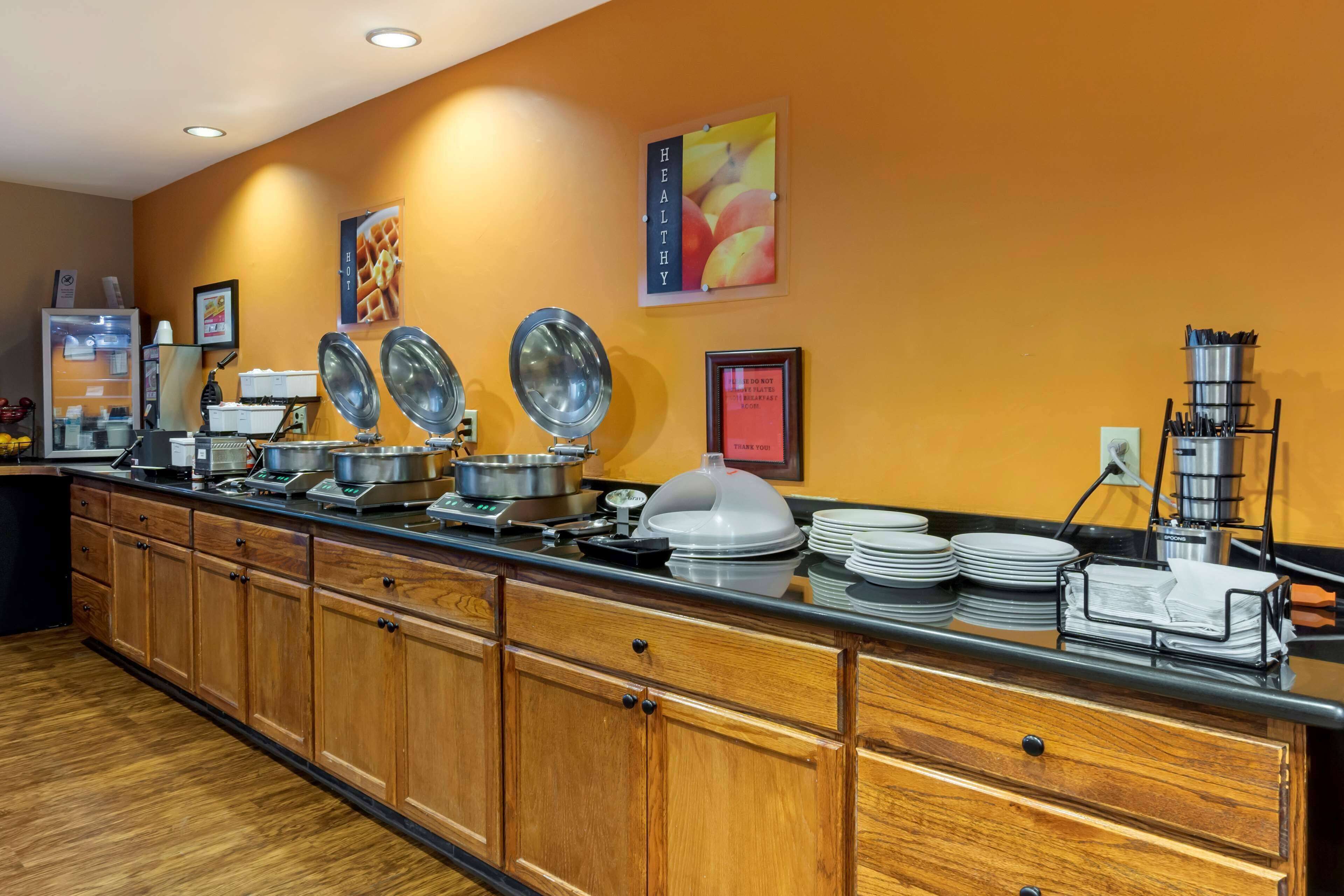 free daily full breakfast