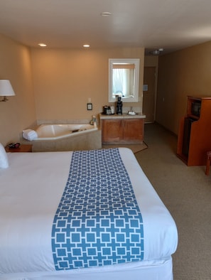 Desk, laptop workspace, iron/ironing board, free cribs/infant beds - Wingate by Wyndham Mount Vernon (Mount Vernon)