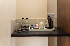 Habitación doble Deluxe, baño en la habitación | Servicios de la habitación