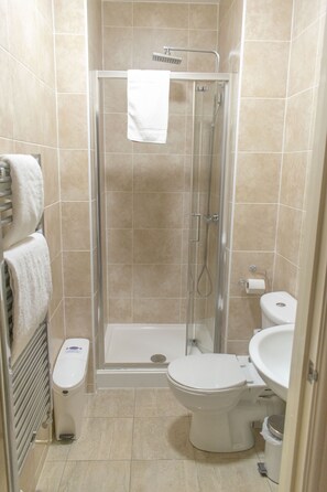 Bathroom - The Lawns Guest House (Retford)