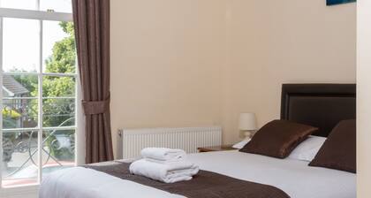 The Lawns Guest House