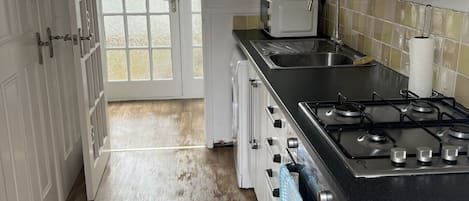 Deluxe Apartment, Private Bathroom | Dapur peribadi