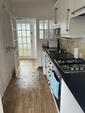 Private kitchen - The Lawns Guest House (Retford)