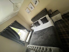 Standard Double Room, Ensuite - The Village Inn (Lanark)