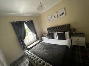 Standard Double Room, Ensuite - The Village Inn (Lanark)