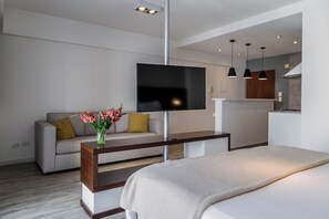 Apartment (C) | Premium bedding, down comforters, pillowtop beds, in-room safe - Color Botanico (Buenos Aires)