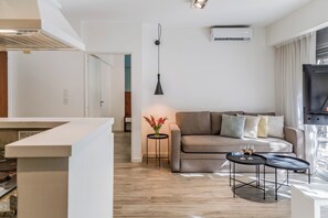 Apartment, 1 Bedroom | Living area | 32-inch Smart TV with cable channels, TV, Netflix - Color Botanico (Buenos Aires)