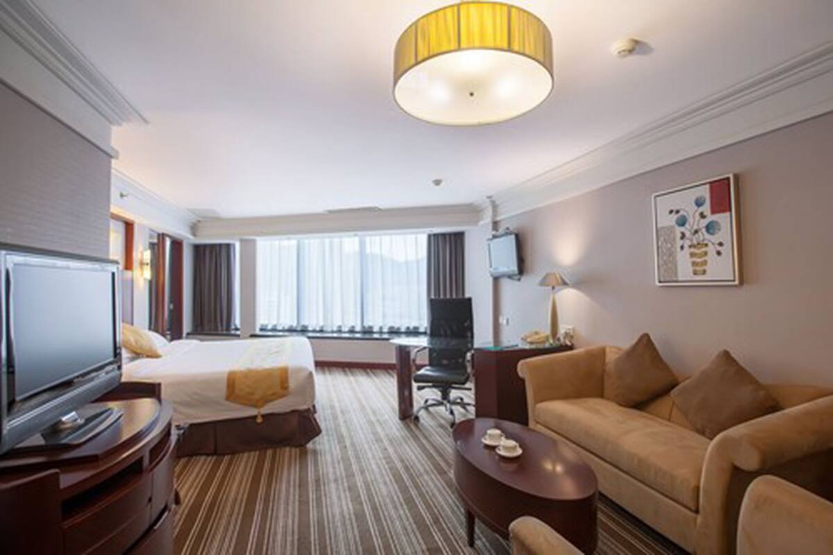 Phòng Suite Deluxe | Minibar, két bảo mật tại phòng, màn/rèm cản sáng 