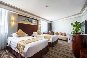 Minibar, brankas, tirai kedap cahaya, dan Wi-Fi gratis