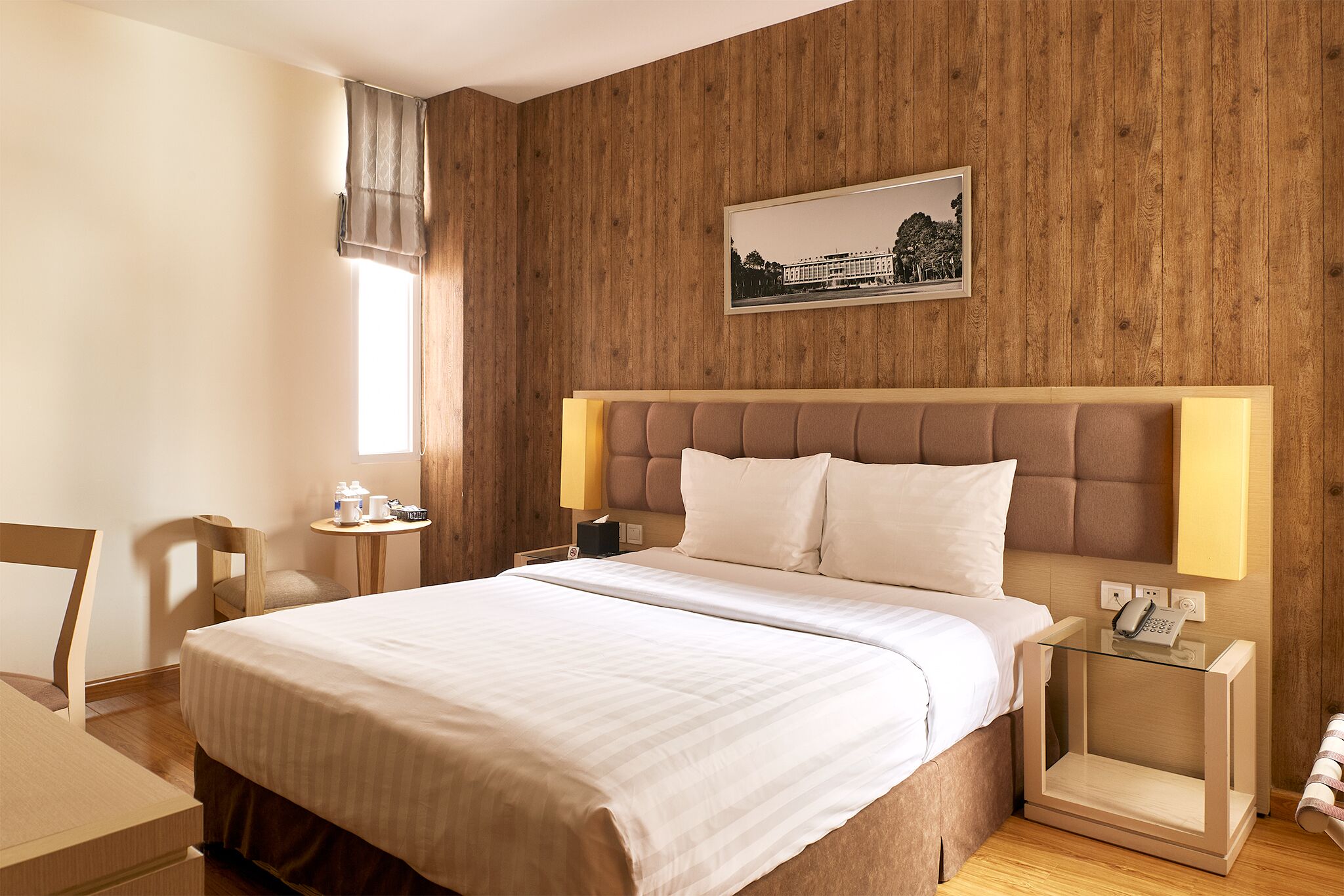 Deluxe-Zimmer | Minibar (mit einigen kostenlosen Artikeln), Zimmersafe, Schreibtisch