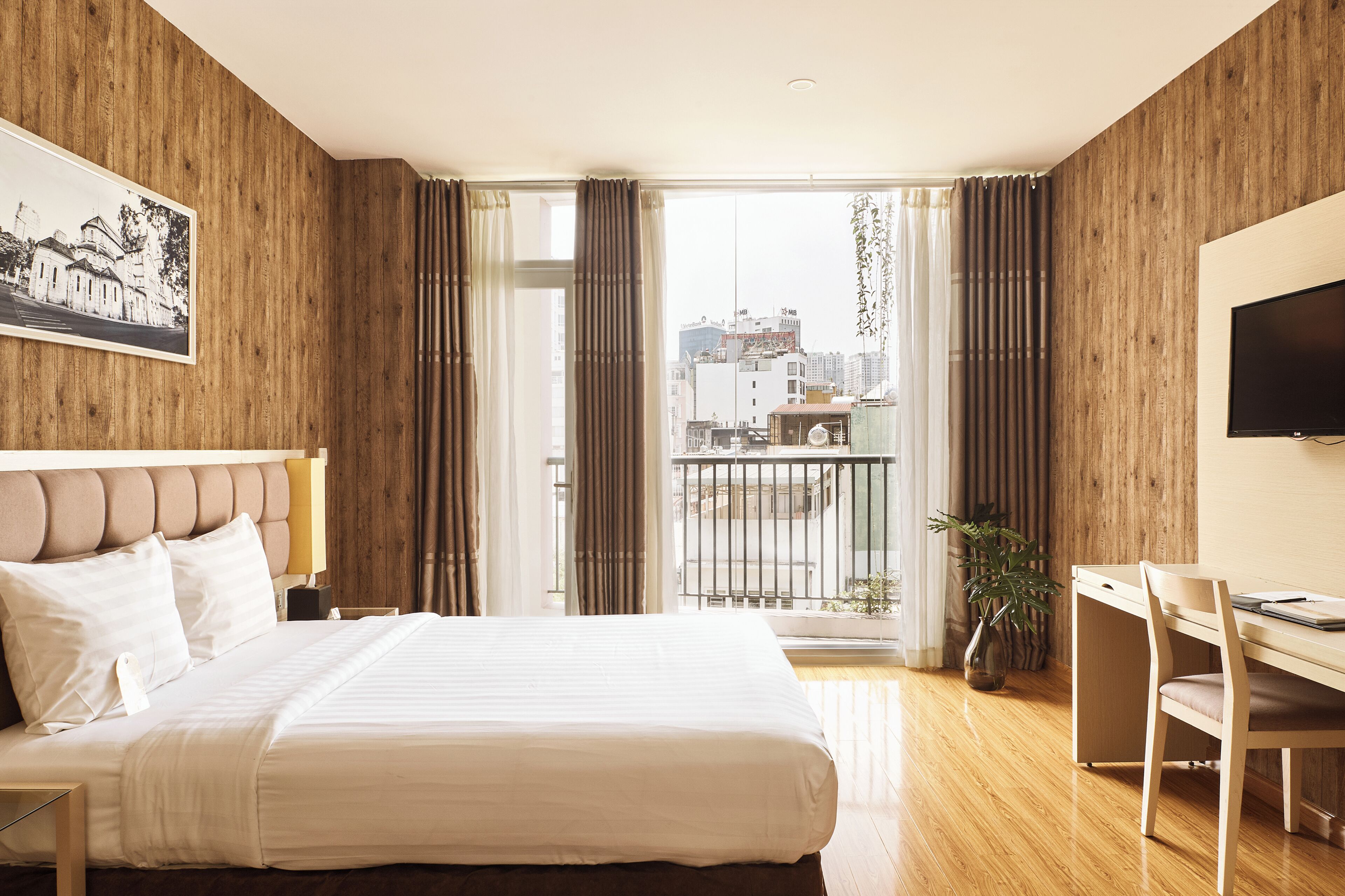 Premium-Doppelzimmer | Minibar (mit einigen kostenlosen Artikeln), Zimmersafe, Schreibtisch