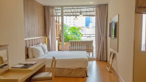 Habitación doble Prestigio, 1 cama Queen size, vista a la ciudad | Artículos del minibar gratis y caja de seguridad en la habitación 
