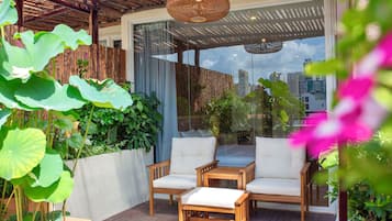 Signature Double Room, 1 Queen Bed, City View | Garden view