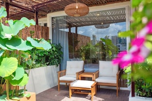Signature Double Room, 1 Queen Bed, City View | Garden view