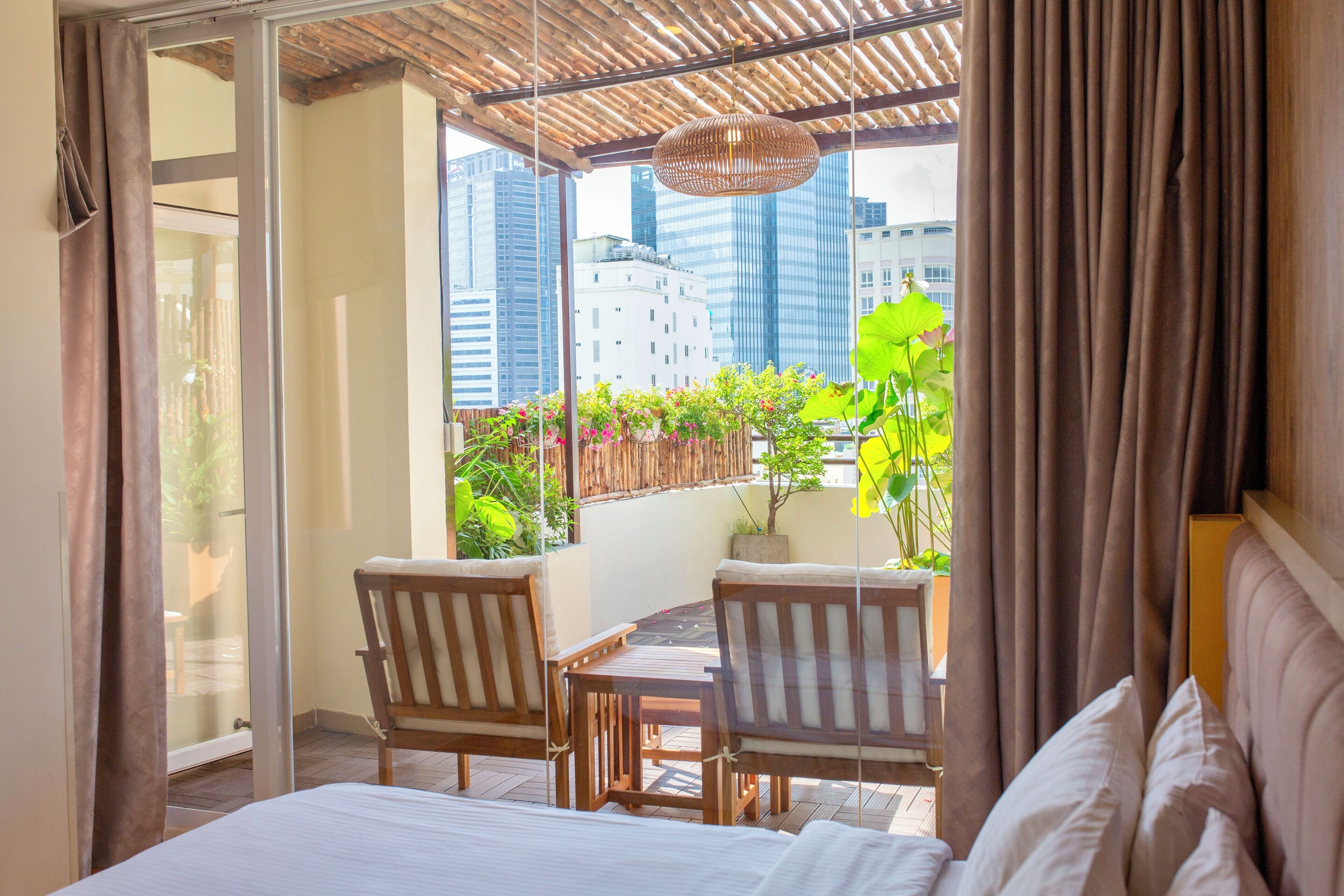 Signatur-dobbeltværelse - 1 queensize-seng - byudsigt | Gratis produkter i minibaren, pengeskab på værelset, skrivebord