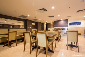 Daily buffet breakfast (VND 200000 per person)