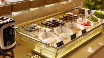 Breakfast and lunch served