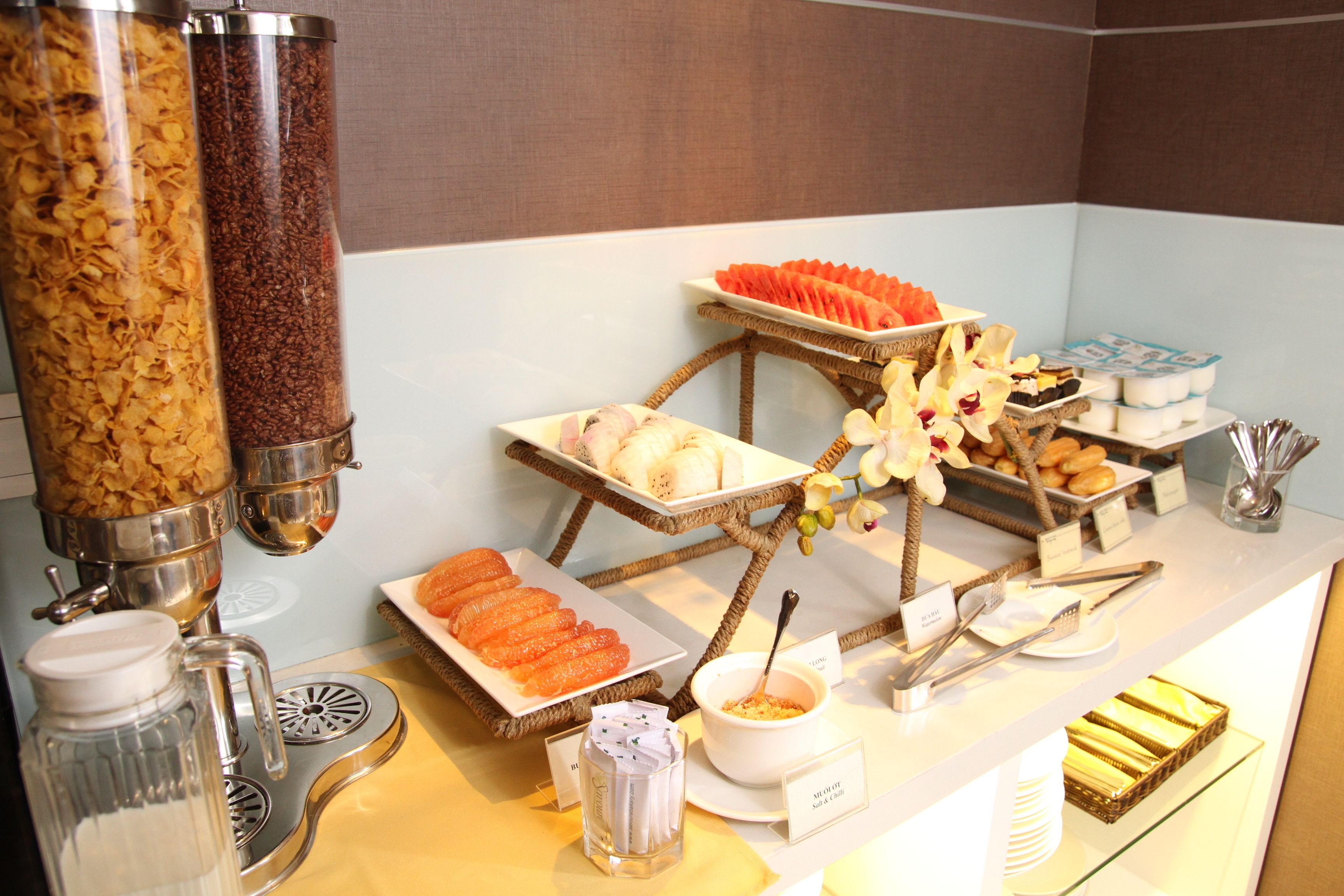 daily buffet breakfast (vnd 200000 per person)
