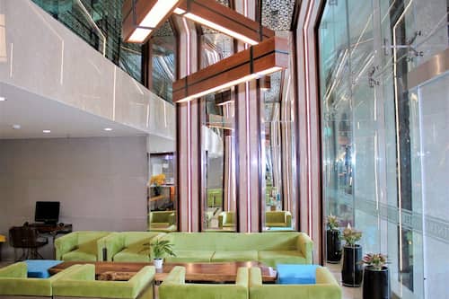 Lobby lounge