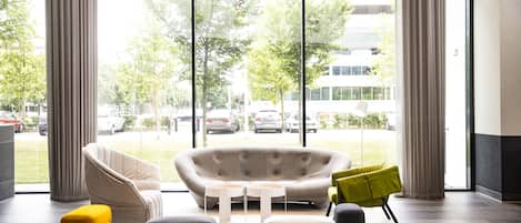 Sittområde i lobbyn