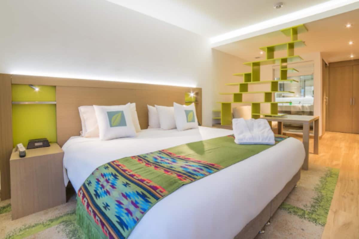 Premium bedding, minibar, in-room safe, desk