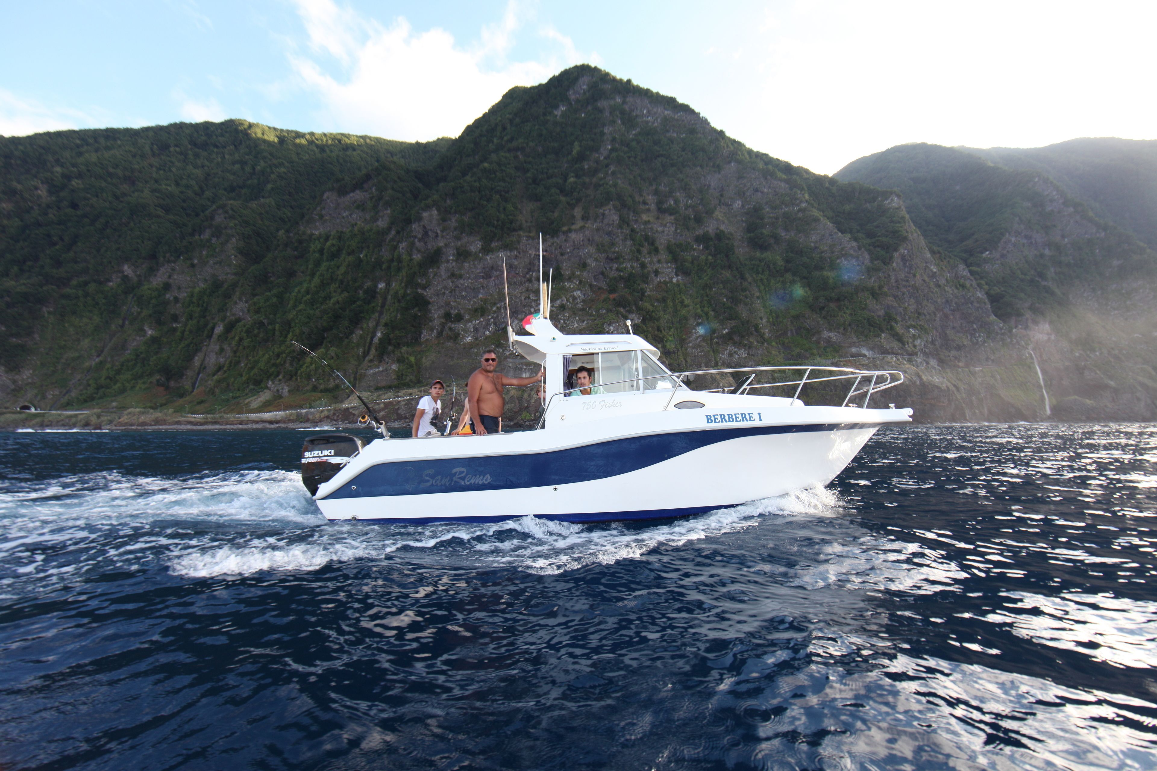 beach nearby, beach towels, scuba diving, snorkelling