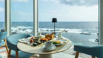 Daily buffet breakfast for a fee