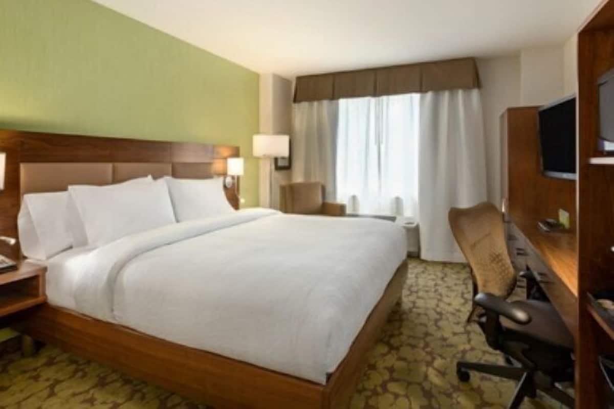 In-room safe, desk, laptop workspace, free WiFi