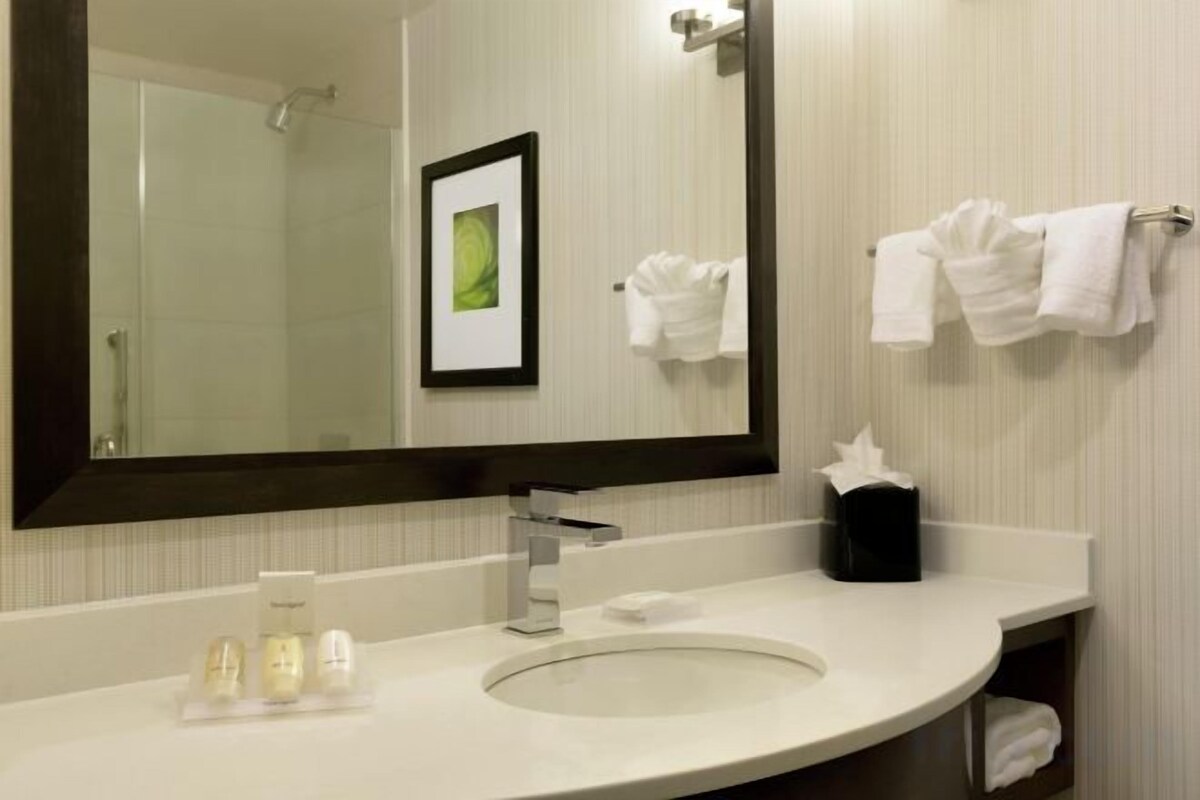 Articles de toilette gratuits, sèche-cheveux, serviettes fournies, savon
