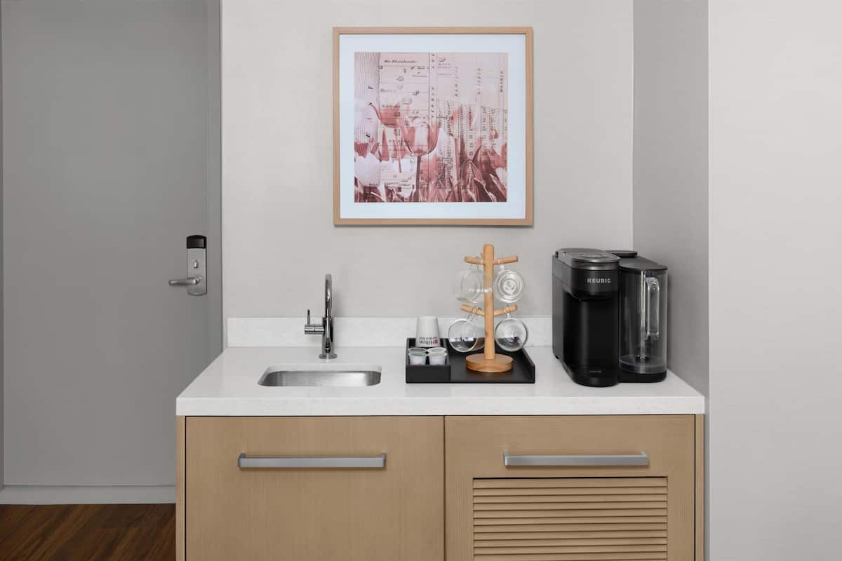 Studio, 1 King-Bett, barrierefrei (Mobilty, Roll-In Shower)