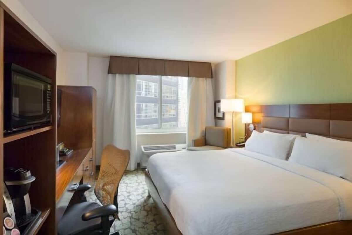 In-room safe, desk, laptop workspace, free WiFi