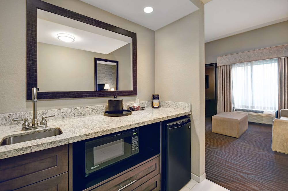 Hampton Inn & Suites Robbinsville